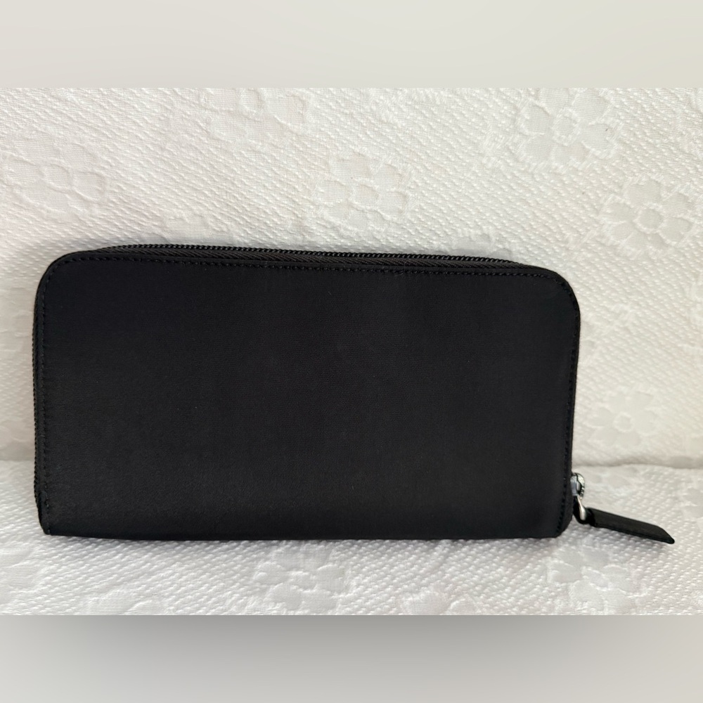 Prada logo plate Black Nylon zip around long Wallet  authentic like New - Picture 2 of 15